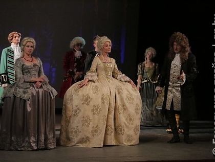 На сцене Гомельского областного драматического театра пела королева Англии
